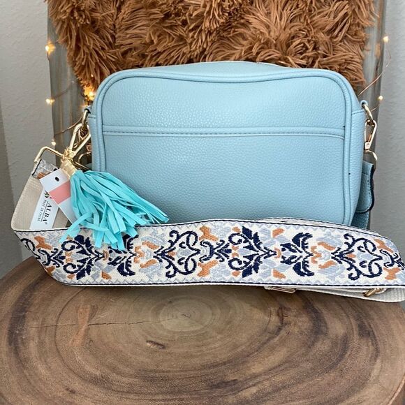 UNNI Tassel Camera Crossbody Bag NWT - Picture 7 of 9